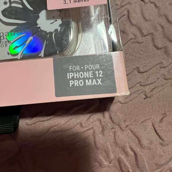 Selling a like new Kate Spade ♠️ case - Picture 3 of 5